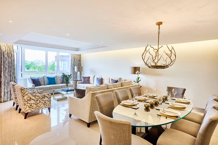 Stunning Hyde Park Panorama Luxury 4-Bedroom Oasis gallery image 2