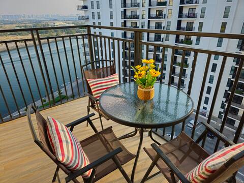 Studio near Ferrari world, with canal & pool view