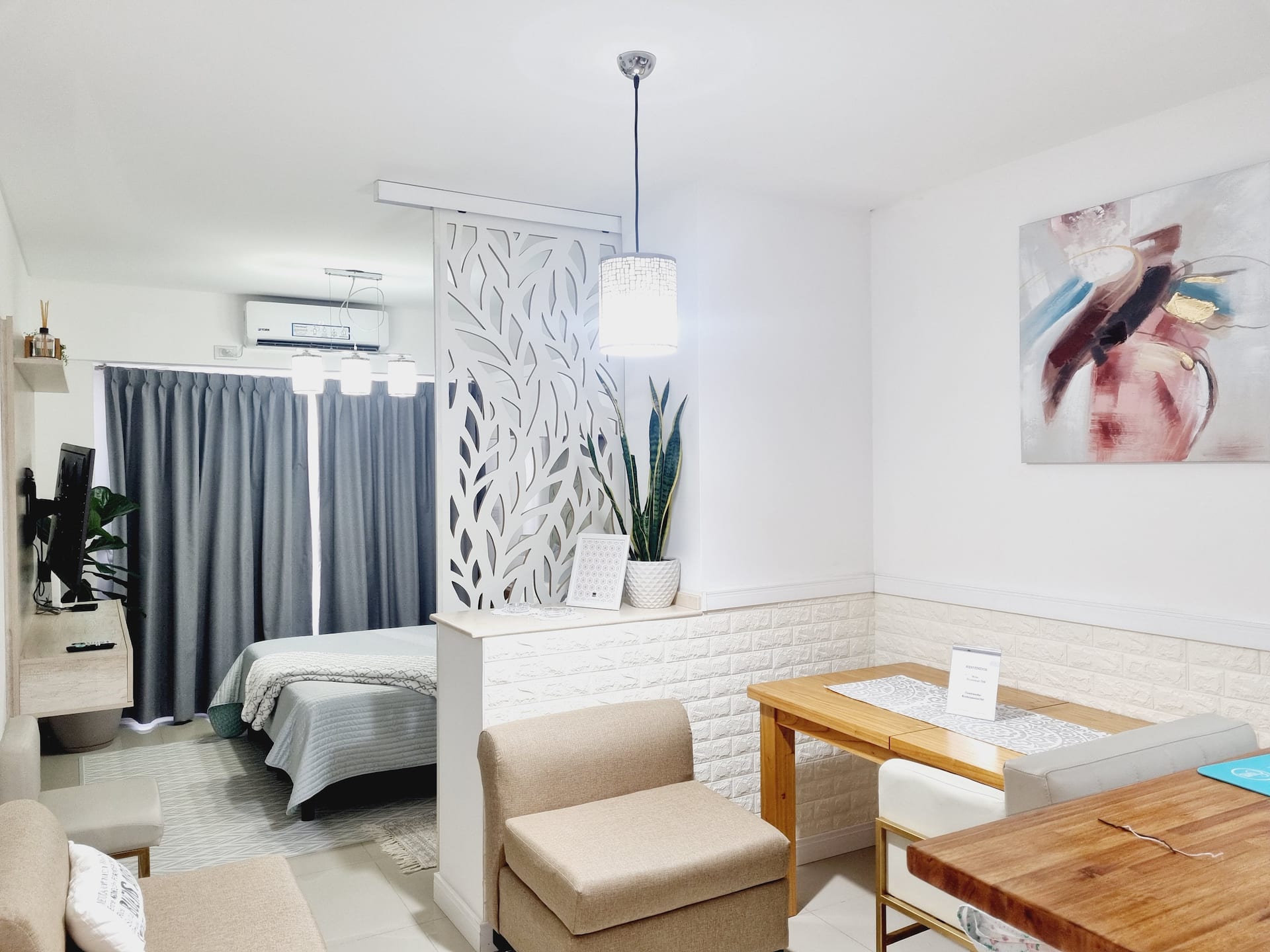 Calma House BA Spacious, well-lit mono environment