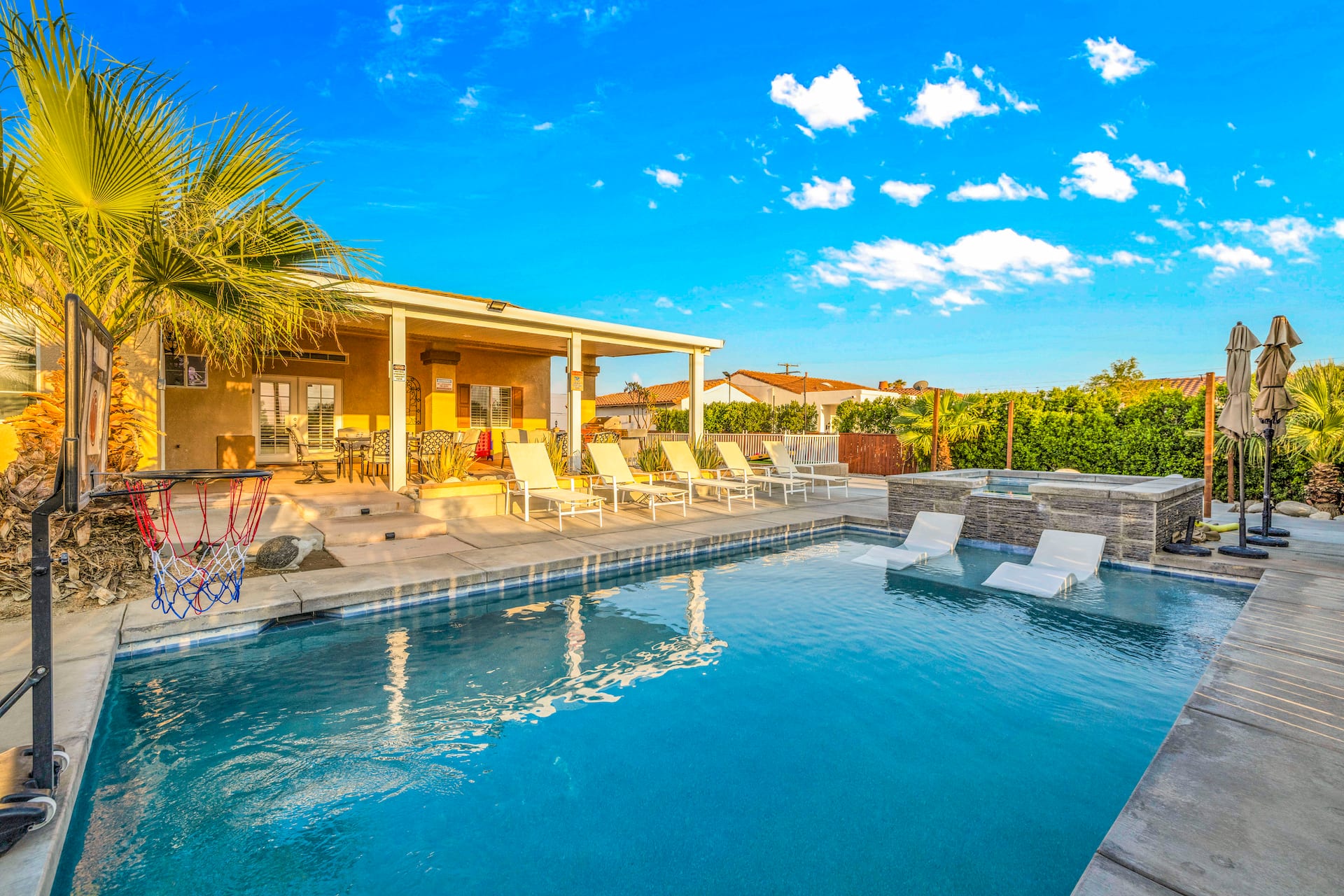 Pickleball, Pool, Mini Golf, Spa, BBQ, Basketball