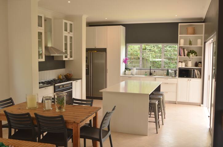 4 bedroom home in cul de sac next to Keurboom park gallery image 2