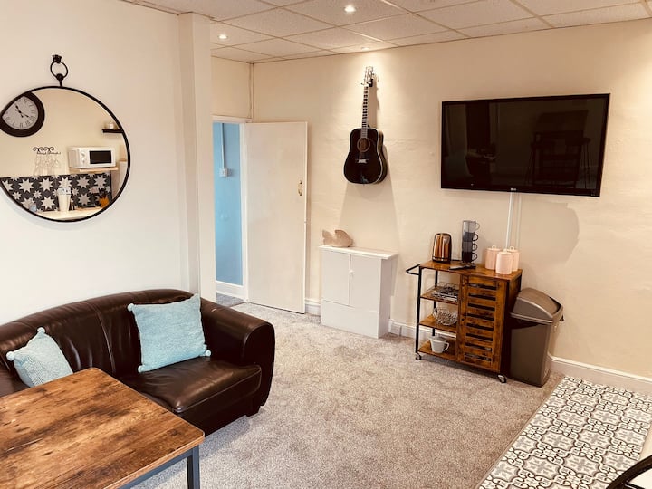 The Helm Seafront Apartment - With Free Parking - Cleethorpes
