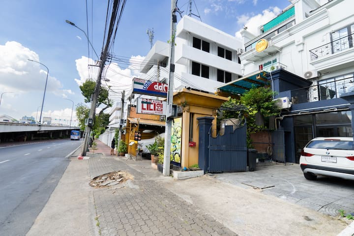 The Locals by meeweekend managed Airbnb listing 1