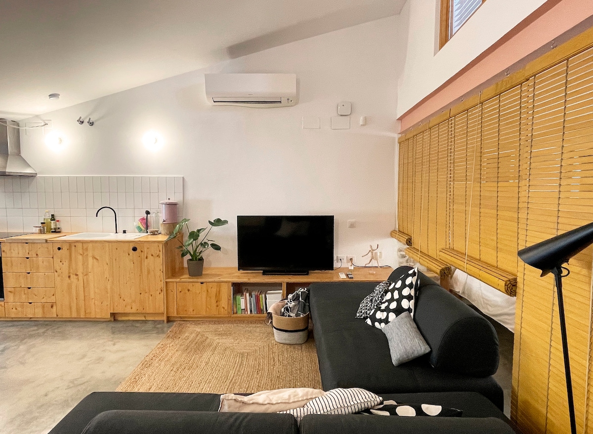 Propiedad de Airbnb exitosa: ECO-Loft Flat3 with sunny terrace en Tarragona