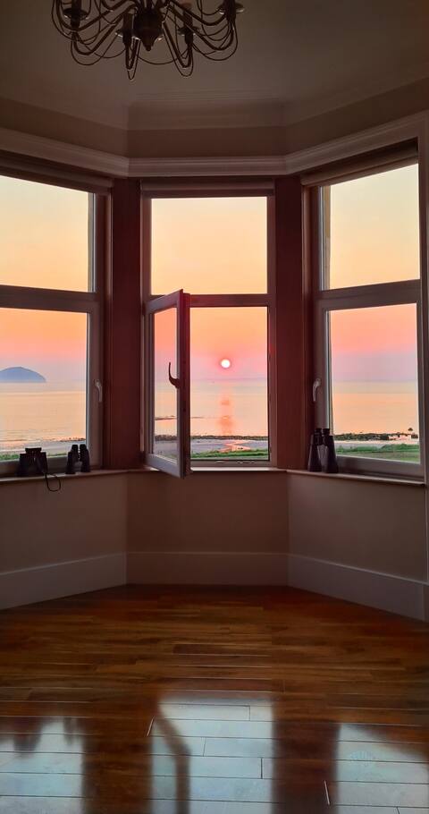 Ailsa View - Beach  Apartment