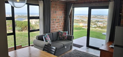 Blombos Self Catering
Free parking 
WiFi
Full DStv
