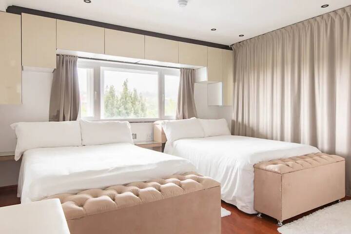 Luxurious Villa ~ Rooftop Pool ~ Stunning Views! gallery image 5