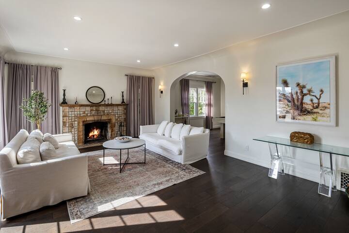 3600 sq foot Luxury Spanish Pool Mansion gallery image 4