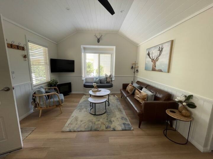 Autumn Beauty - Alpine Cottage 5 - Bright