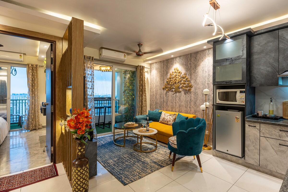 Დატკბით სტილით ჩვენს ლუქს-კლასის მისაღებ ოთახში, სადაც ელეგანტურობა კომფორტს იტევს.