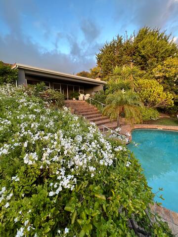 Relaxed lifestyle with pool & large garden gallery image 2