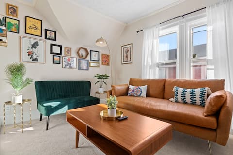 Bright & Cheerful w/ King Beds - Walk Everywhere!