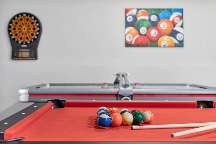 4 br/3ba, Great for Large Groups, Garage Parking