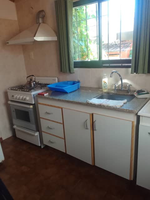 Propiedad de Airbnb exitosa: Internal studio apartment, a few meters from downtown en Villa Carlos Paz