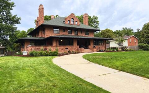 Luxurious 9-Bedroom Mansion | Breakfast Included