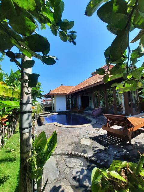 snaffl Beach Villa: Private with pool & kitchen