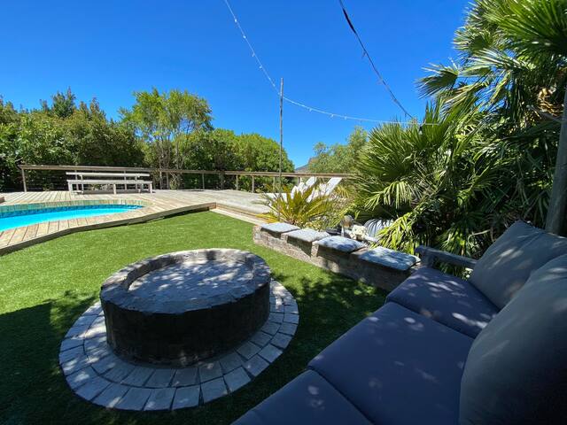 Stunning Family & Entertainment Villa with a View gallery image 4