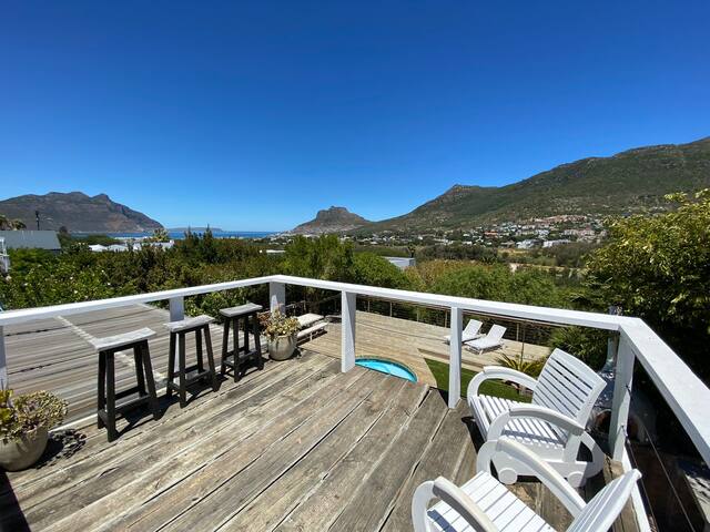 Stunning Family & Entertainment Villa with a View gallery image 5