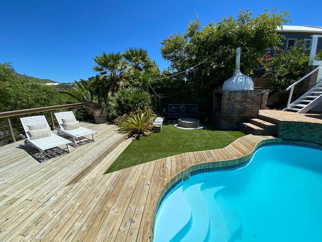 Stunning Family & Entertainment Villa with a View gallery image 2