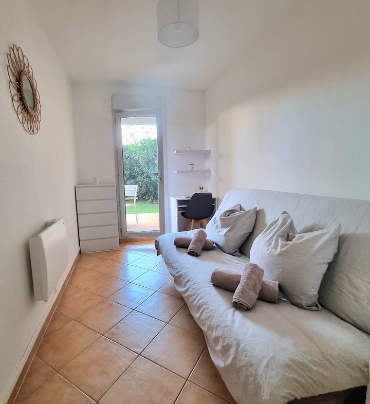 Dormitorio 2 con zona de oficina: cama convertible en 140X200