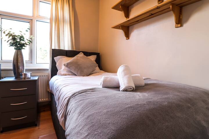 غرفة النوم 2