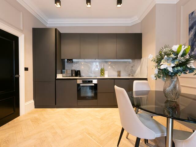 Elegant Hyde Park Stay Near Oxford St & Mayfair gallery image 4