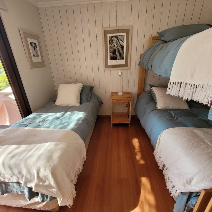 Spálňa 3 s východom z terasy.