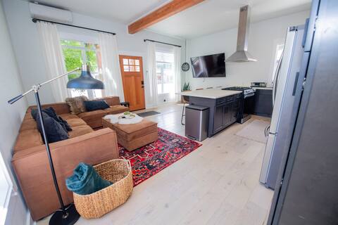 Firepit|Hot Tub| King Bed| Downtown Rogue River