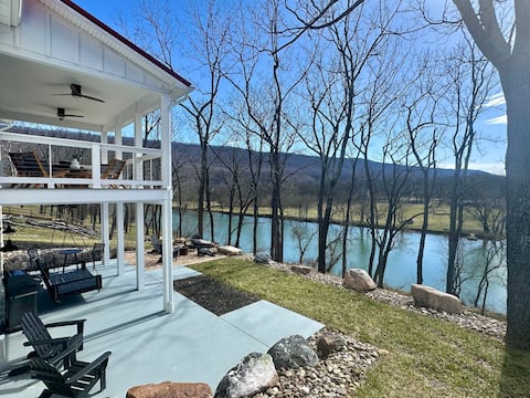 Shenandoah Riverfront and Mountain View Cottage