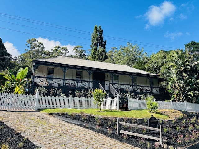 Large house, heart of Warburton (Birdwood House)