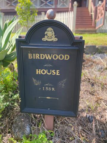 Large house, heart of Warburton (Birdwood House) gallery image 3