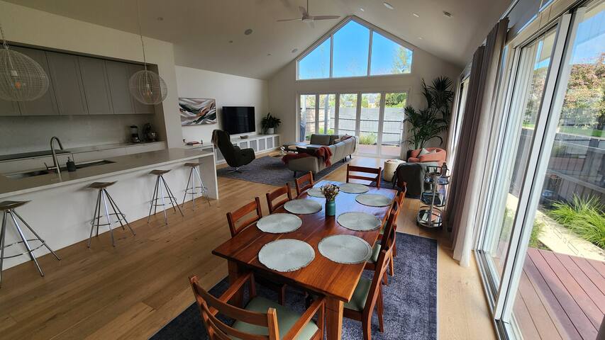 Luxury Coastal Townhouse Mornington