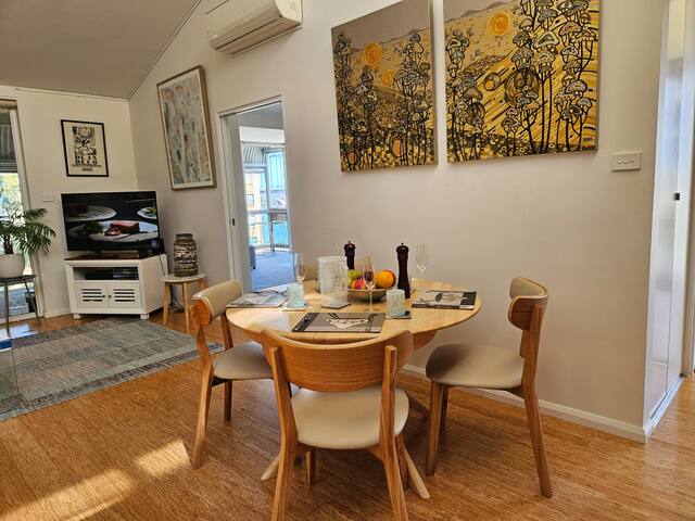 Unique tree top sanctuary with Harbour views. gallery image 5