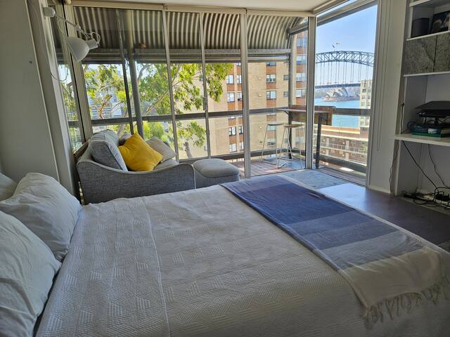 Unique tree top sanctuary with Harbour views. gallery image 4