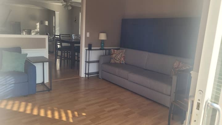 เตียงพับ/โซฟาในห้องสำหรับครอบครัว