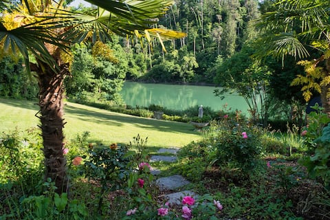 Villa Rheinblick: Riverside Gem near Zurich
