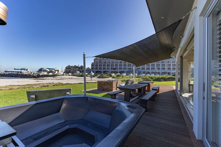 8 on Fleur Park Beach Gordon’s Bay