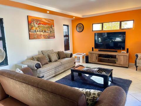 Apartment situated near Cbd Malls Resturants Banks