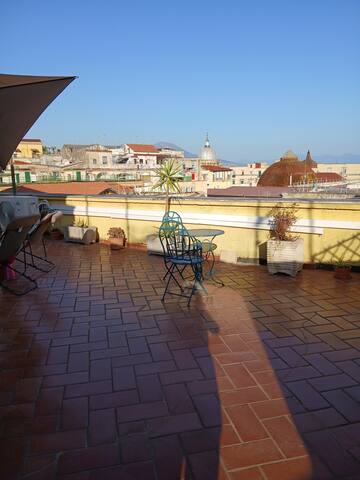 Napoli Central City entire apartement gallery image 3