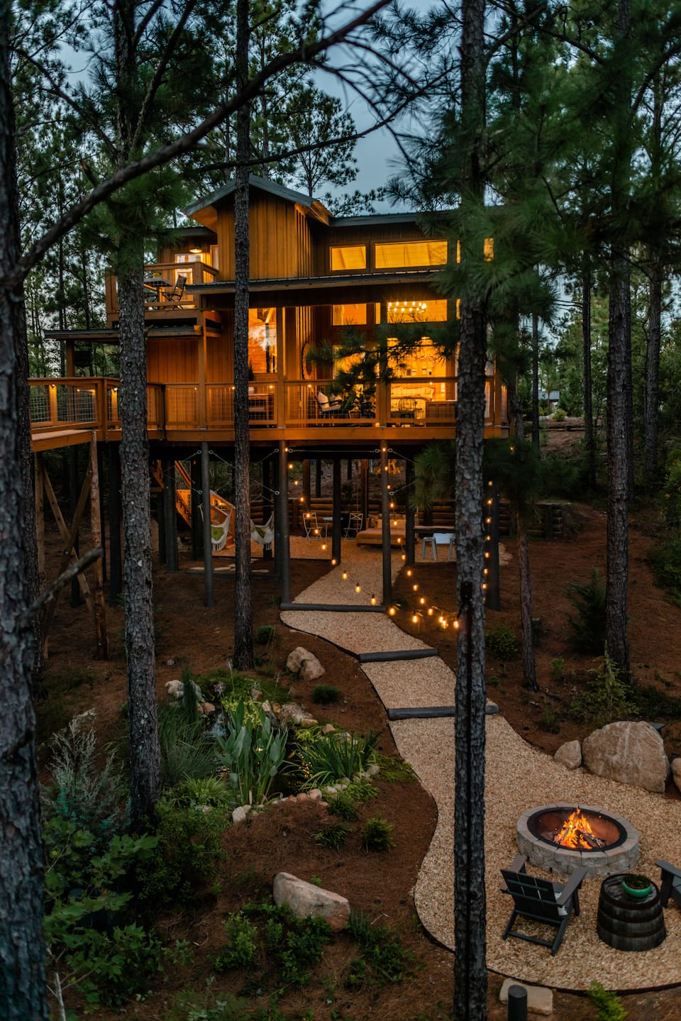 Bide in the Trees, a treehouse with a skywalk, Box Springs, Georgia, USA, photo 1 of 10