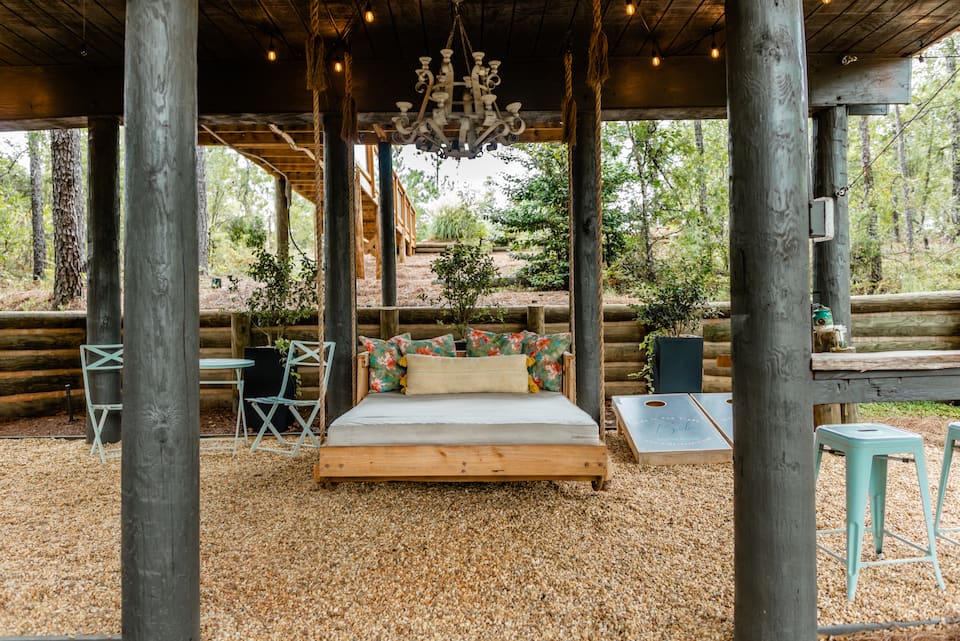 Bide in the Trees, a treehouse with a skywalk, Box Springs, Georgia, USA, photo 5 of 10