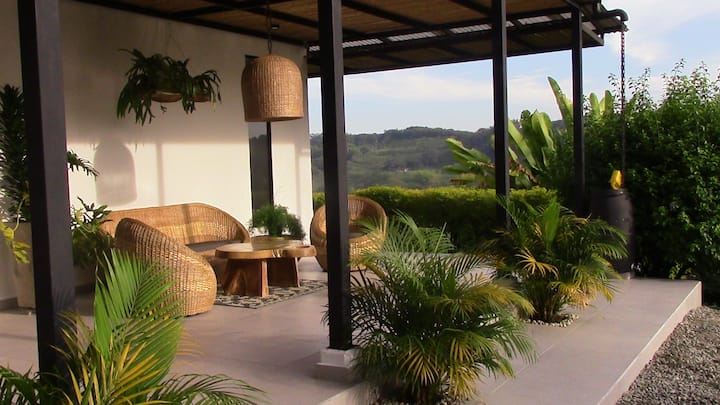 Dive Into Paradise: 3BR, Pool & Views Near Salento