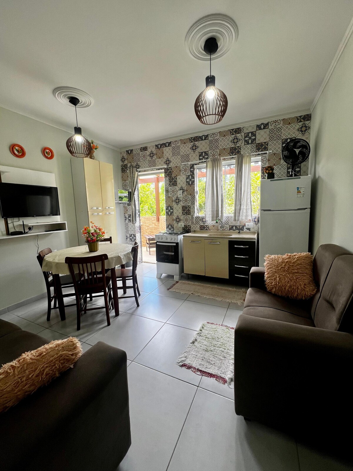 Airbnb em destaque: Pumps • 350m sea • 2Q • air •Wi-Fi• parking • barbecue em Bombinhas