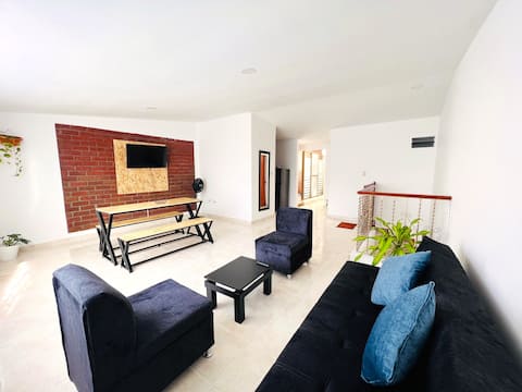 Popular Airbnb listing: Spacious apartment in the Main Park! in Roldanillo