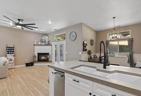 Spacious-Gourmet Kitchen-Sauna-Games-Nespresso Bar