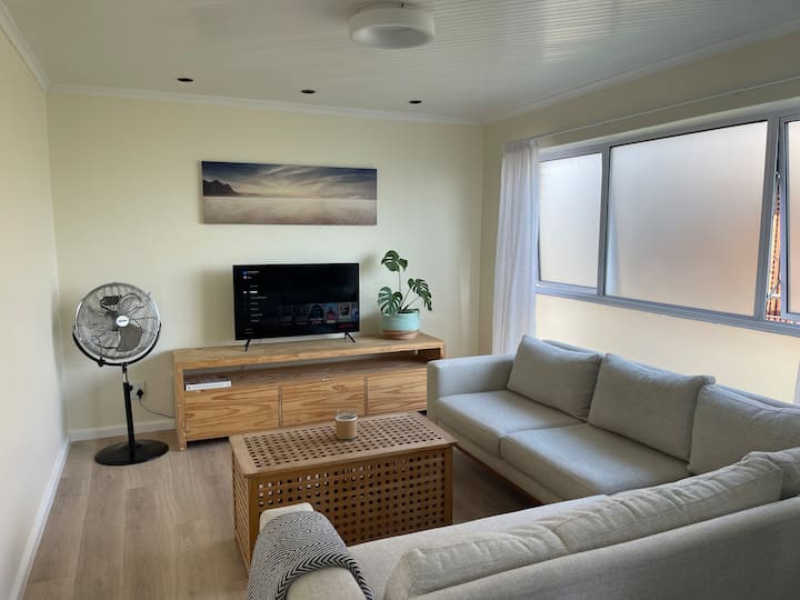 Spacious 3-bed Apartment, A 200m Walk To The Beach - パークランズ