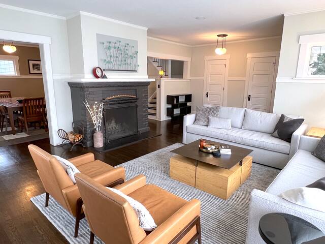 Hilltop House: Great Location, New Furnishings gallery image 2