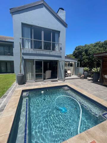 Comfortable villa close to the beach. gallery image 3