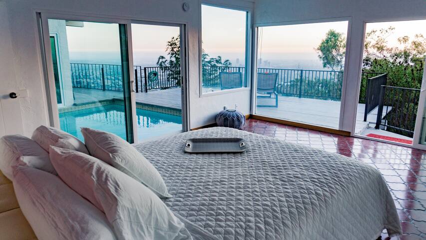 Hollywood Hills jetliner views among the stars gallery image 2