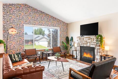 Airy home, gameroom, fenced, 5mi downtown, 9mi GEG